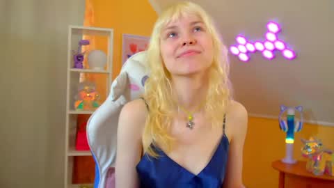 Snapshot of hannahhollis chatting on 04/26/26, 06:55 Hannah online show from 04/26/26, 06:55