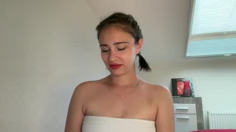 Snapshot of hannahinto chatting on 06/27/26, 12:55 hannahinto online show from 06/27/26, 12:55