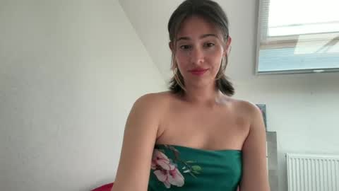 Snapshot of hannahinto chatting on 07/16/26, 01:06 hannahinto online show from 07/16/26, 01:06