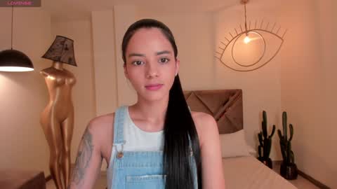 Snapshot of hannahjamesx chatting on 12/06/24, 05:33 HANNAH J online show from 12/06/24, 05:33