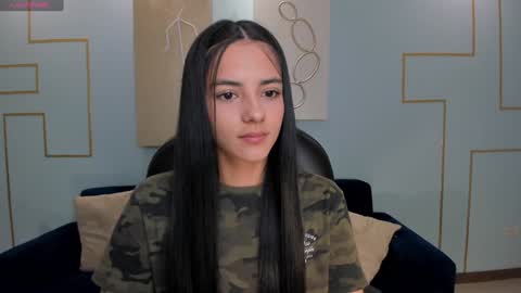 Snapshot of hannahjamesx chatting on 12/17/24, 06:53 HANNAH J online show from 12/17/24, 06:53