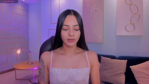 Snapshot of hannahjamesx chatting on 02/05/25, 06:48 HANNAH J online show from 02/05/25, 06:48