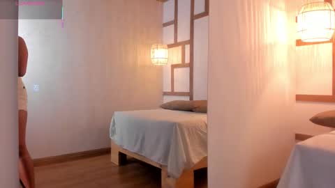 Snapshot of hannahmonttgomery chatting on 09/25/25, 04:32 hannahmonttgomery Help me reach 100 Hands up online show from 09/25/25, 04:32