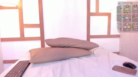 Snapshot of hannahmonttgomery chatting on 10/26/25, 04:35 hannahmonttgomery Help me reach 100 Hands up online show from 10/26/25, 04:35