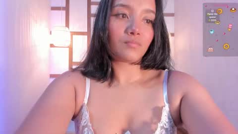 Snapshot of hannahmonttgomery chatting on 10/28/25, 04:42 hannahmonttgomery Help me reach 100 Hands up online show from 10/28/25, 04:42