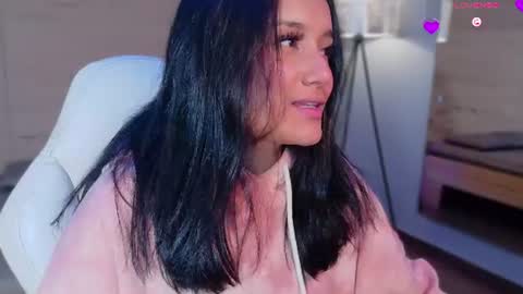 Snapshot of hannahmonttgomery chatting on 08/02/26, 05:17 hannahmonttgomery Help me reach 100 Hands up online show from 08/02/26, 05:17