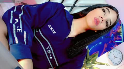 Snapshot of hannahsmit_ chatting on 12/29/24, 05:21 hannahsmit_ online show from 12/29/24, 05:21