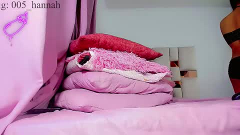 Snapshot of hannahsmit_ chatting on 09/20/25, 08:37 hannahsmit_ online show from 09/20/25, 08:37