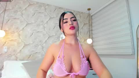 Snapshot of hannahudson__ chatting on 03/02/25, 03:02 Camila online show from 03/02/25, 03:02