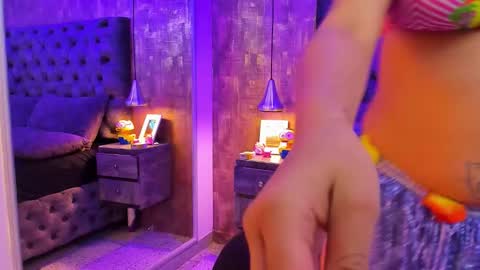 Snapshot of hannahvianey chatting on 09/18/25, 03:58 Hannah online show from 09/18/25, 03:58