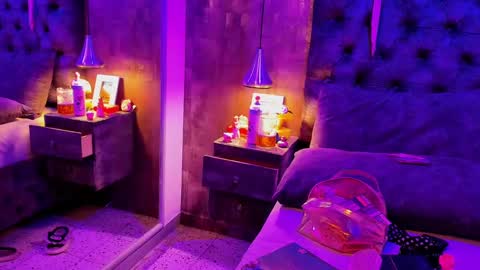 Snapshot of hannahvianey chatting on 10/03/25, 04:59 Hannah online show from 10/03/25, 04:59