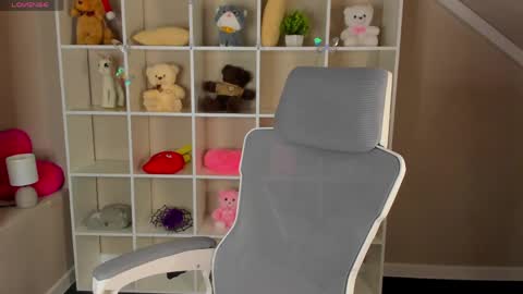 Snapshot of hannakoch chatting on 04/30/26, 01:23 Hanna online show from 04/30/26, 01:23