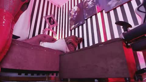 Snapshot of hannalicious4u chatting on 11/05/25, 09:59 FOLLOW ME INTA MOONXMAFE online show from 11/05/25, 09:59