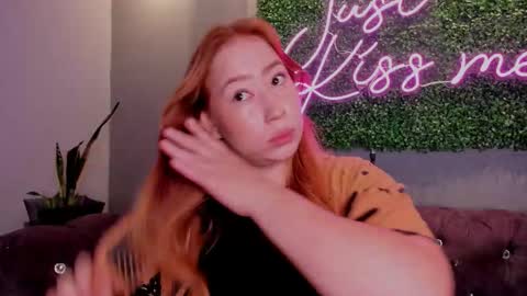 Snapshot of hannamartinn_ chatting on 10/22/25, 03:45 hannamartinn_ online show from 10/22/25, 03:45