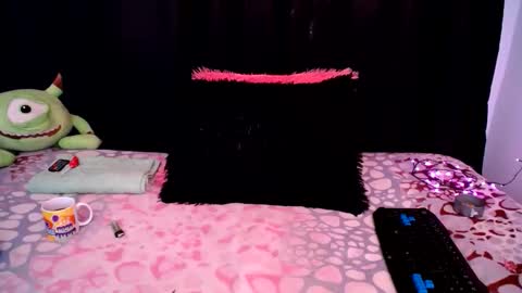 hannaqueen23 online show from 10/19/25, 12:44