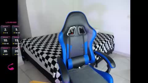 Snapshot of hannasmith_hot chatting on 04/14/26, 01:33 hanna online show from 04/14/26, 01:33