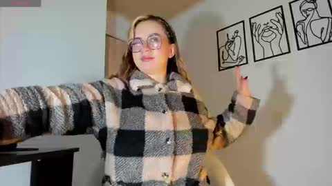 Snapshot of hannasofiax chatting on 03/20/26, 02:55 hannasofia x Schedule 700 -1400GTM-5 online show from 03/20/26, 02:55