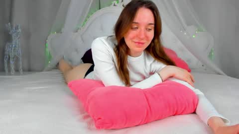 Snapshot of hannavanilla chatting on 04/12/26, 01:21 Hannavanilla online show from 04/12/26, 01:21