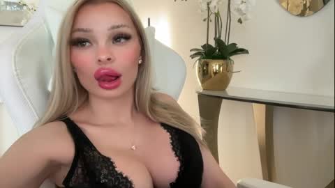 Snapshot of hannaxlovex chatting on 04/02/26, 02:58 FREE LIMITED online show from 04/02/26, 02:58