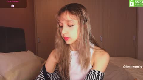 Snapshot of hanniesmile_ chatting on 07/14/26, 02:05 Hannie online show from 07/14/26, 02:05