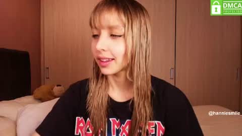Snapshot of hanniesmile_ chatting on 08/06/26, 02:02 Hannie online show from 08/06/26, 02:02