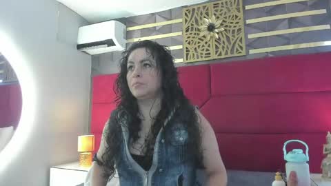 Snapshot of hanny_bliss chatting on 04/26/26, 11:19 Hanny online show from 04/26/26, 11:19