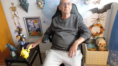 charly online show from 10/08/25, 09:18