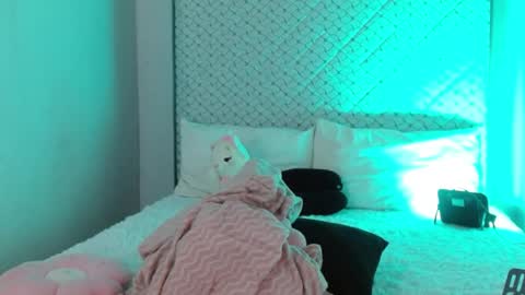 Snapshot of hantonella chatting on 04/29/26, 05:30 Anto online show from 04/29/26, 05:30