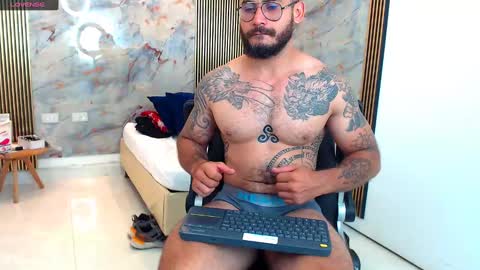 Snapshot of hanz_col chatting on 03/01/25, 11:39 hanz_col online show from 03/01/25, 11:39