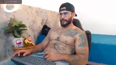 Snapshot of hanz_col chatting on 09/19/25, 01:45 hanz_col online show from 09/19/25, 01:45