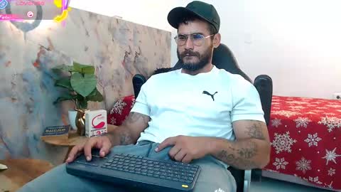 Snapshot of hanz_col chatting on 10/13/25, 03:01 hanz_col online show from 10/13/25, 03:01