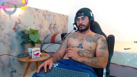 Snapshot of hanz_col chatting on 10/14/25, 11:33 hanz_col online show from 10/14/25, 11:33