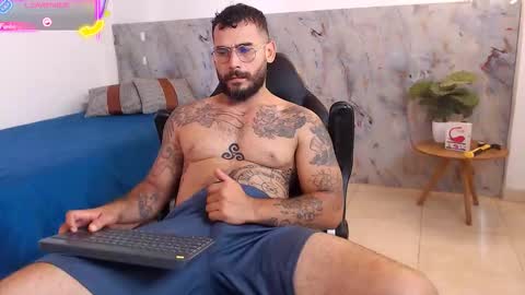 Snapshot of hanz_col chatting on 10/24/25, 02:13 hanz_col online show from 10/24/25, 02:13