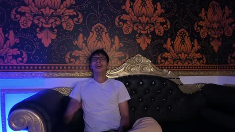 Snapshot of happy_cream_ chatting on 12/14/24, 03:25 happy_cream_ online show from 12/14/24, 03:25