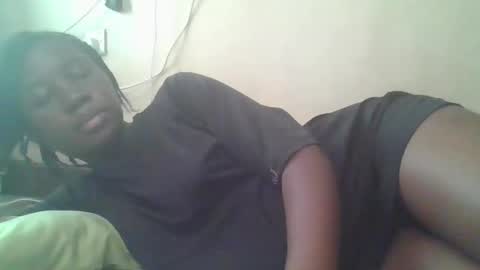 Snapshot of happy_dimple chatting on 09/22/25, 12:18 happy_dimple online show from 09/22/25, 12:18