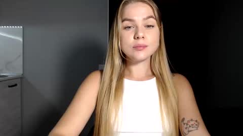 Snapshot of happy_fox_ chatting on 09/17/25, 08:32 happy_fox_ online show from 09/17/25, 08:32