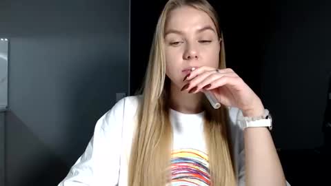 Snapshot of happy_fox_ chatting on 10/15/25, 10:10 happy_fox_ online show from 10/15/25, 10:10