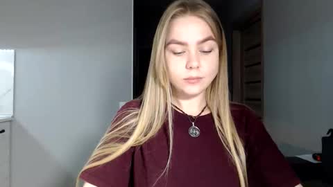 happy_fox_ online show from 04/11/26, 07:29