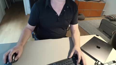 Snapshot of happybugger chatting on 04/12/26, 09:36 Cum for you online show from 04/12/26, 09:36