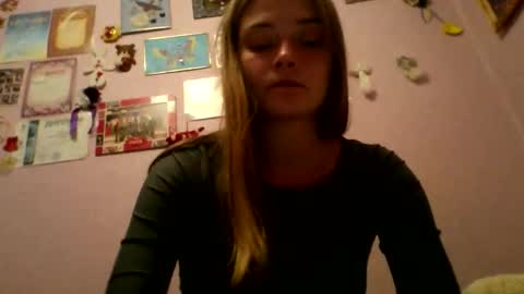 Snapshot of happyemily18 chatting on 10/30/25, 08:31 happyemily  online show from 10/30/25, 08:31