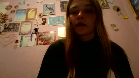 Snapshot of happyemily18 chatting on 10/31/25, 07:15 happyemily  online show from 10/31/25, 07:15