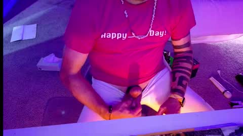 Snapshot of happyendingstory chatting on 11/19/25, 07:08 Josh Hamilton online show from 11/19/25, 07:08