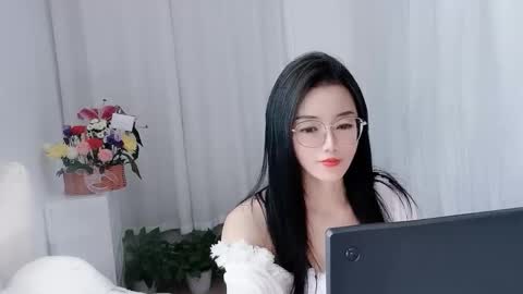 Snapshot of happyflower802318 chatting on 03/25/26, 04:07 Daisy online show from 03/25/26, 04:07