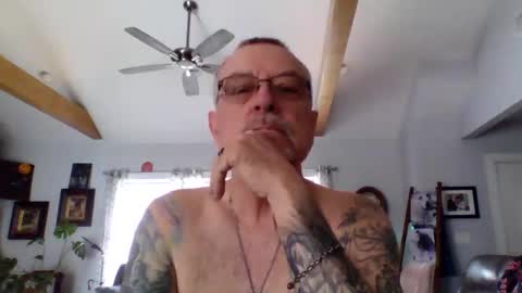 Snapshot of happynudist7373 chatting on 04/13/26, 01:27 happynudist7373 online show from 04/13/26, 01:27