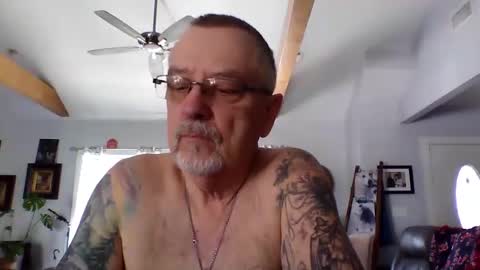 Snapshot of happynudist7373 chatting on 04/15/26, 02:35 happynudist7373 online show from 04/15/26, 02:35