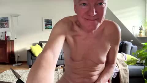 Snapshot of happysierra chatting on 03/10/26, 07:13 Harry online show from 03/10/26, 07:13