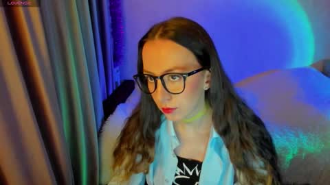 Stephanie online show from 10/19/25, 05:57