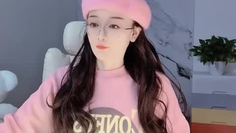 Snapshot of happysweetie168 chatting on 12/07/24, 06:21 Daisy online show from 12/07/24, 06:21