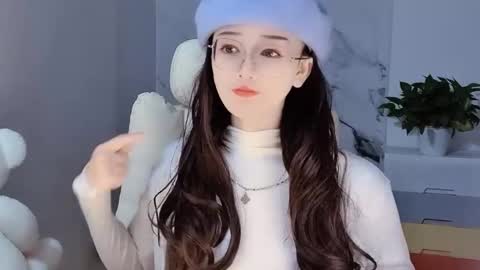 Snapshot of happysweetie168 chatting on 12/11/24, 01:17 Daisy online show from 12/11/24, 01:17