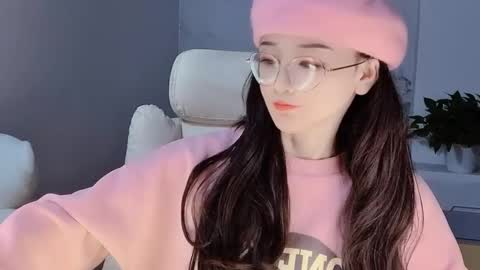 Snapshot of happysweetie168 chatting on 12/14/24, 06:41 Daisy online show from 12/14/24, 06:41